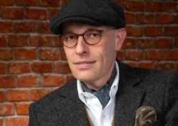 Holger Roehr Fuehrungen ueber das Gelaende des ehemaligen Auswandererhallen Ballinstadt Hamburg